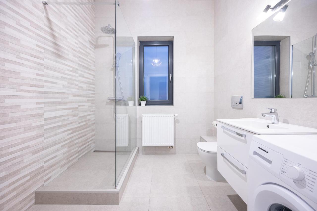 Tei Apartments Oradea Bagian luar foto